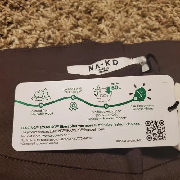 NA-KD brand. Slim-fit super stretch slit pants. - Picture 4 of 6